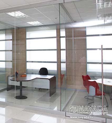 Новый профиль для перегородок NAYADA-Crystal в офисах.